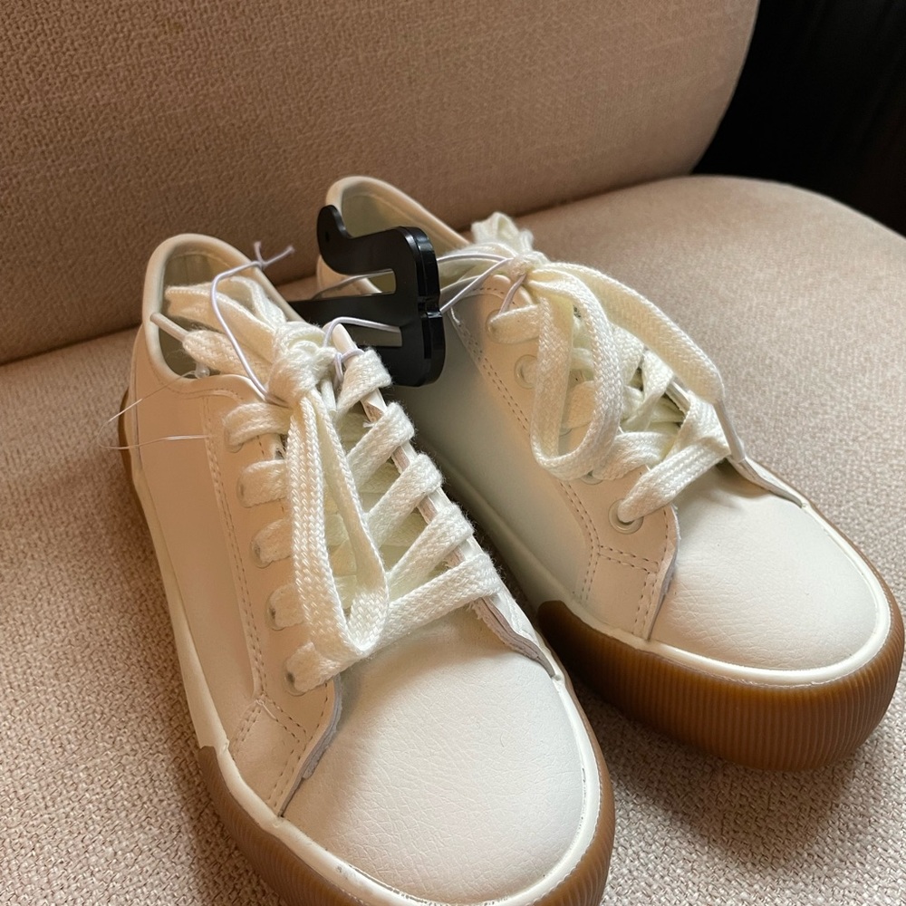 White sneakers girls size 1 kids NWT